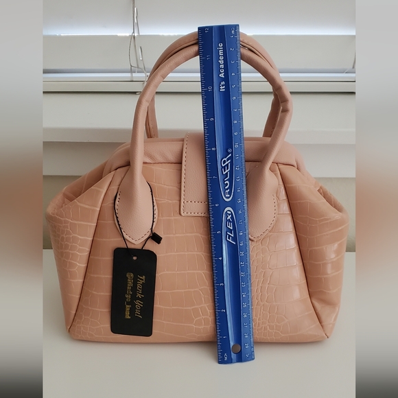 Elegant Tan Crocodile-Embossed Handbag - Picture 5 of 6